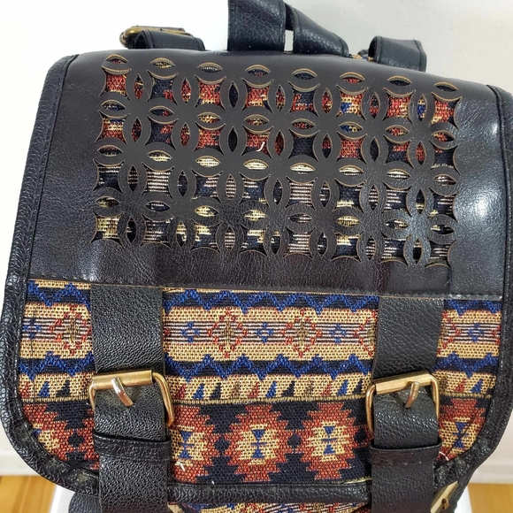 Vintage faux leather backpack - Picture 4 of 11